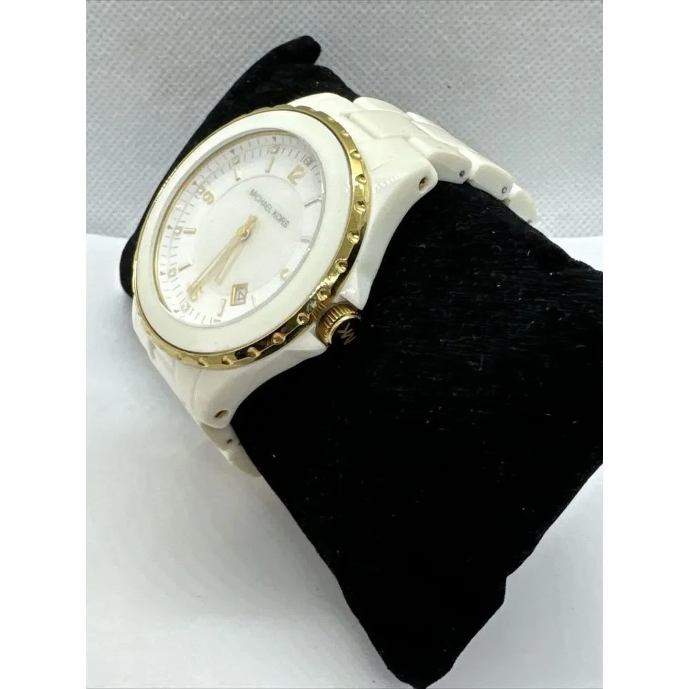 Michael Kors MM5249 Women's White Acrylic Analog Dial Quartz Wrist Watch JNA282